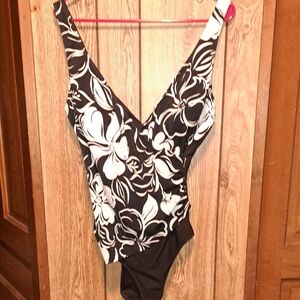 Black and White Floral Croft & Barrow Swimsuit Size 14